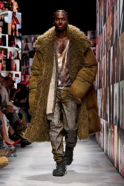 Look 28